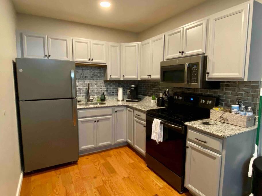 Downtown Albany 2 Bedroom + Workstation @ The Mark Exterior foto