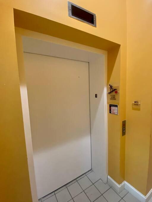 Downtown Albany 2 Bedroom + Workstation @ The Mark Exterior foto