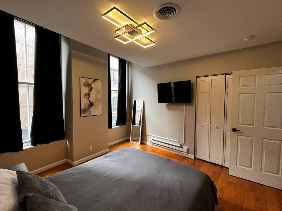 Downtown Albany 2 Bedroom + Workstation @ The Mark Exterior foto