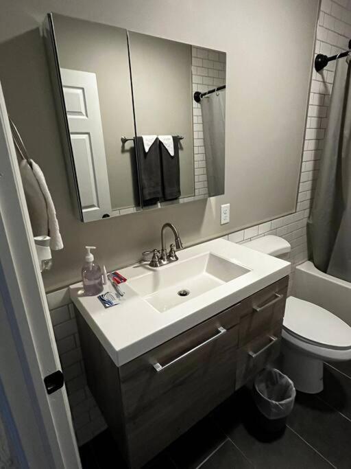 Downtown Albany 2 Bedroom + Workstation @ The Mark Exterior foto